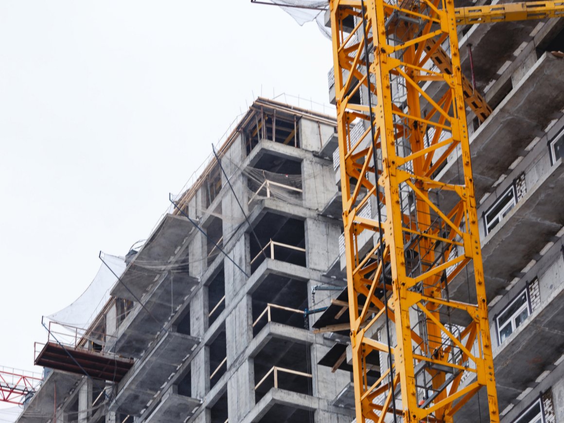 Застройщики приостановили проекты в России из-за высоких цен на стройматериалы