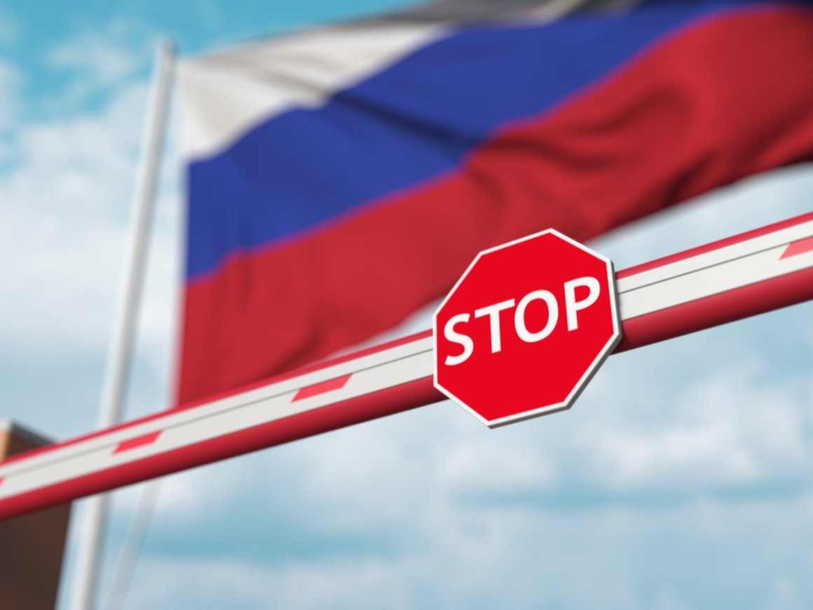 Гражданам 10 стран ограничат посещение России с 28 ноября из-за нового штамма COVID-19