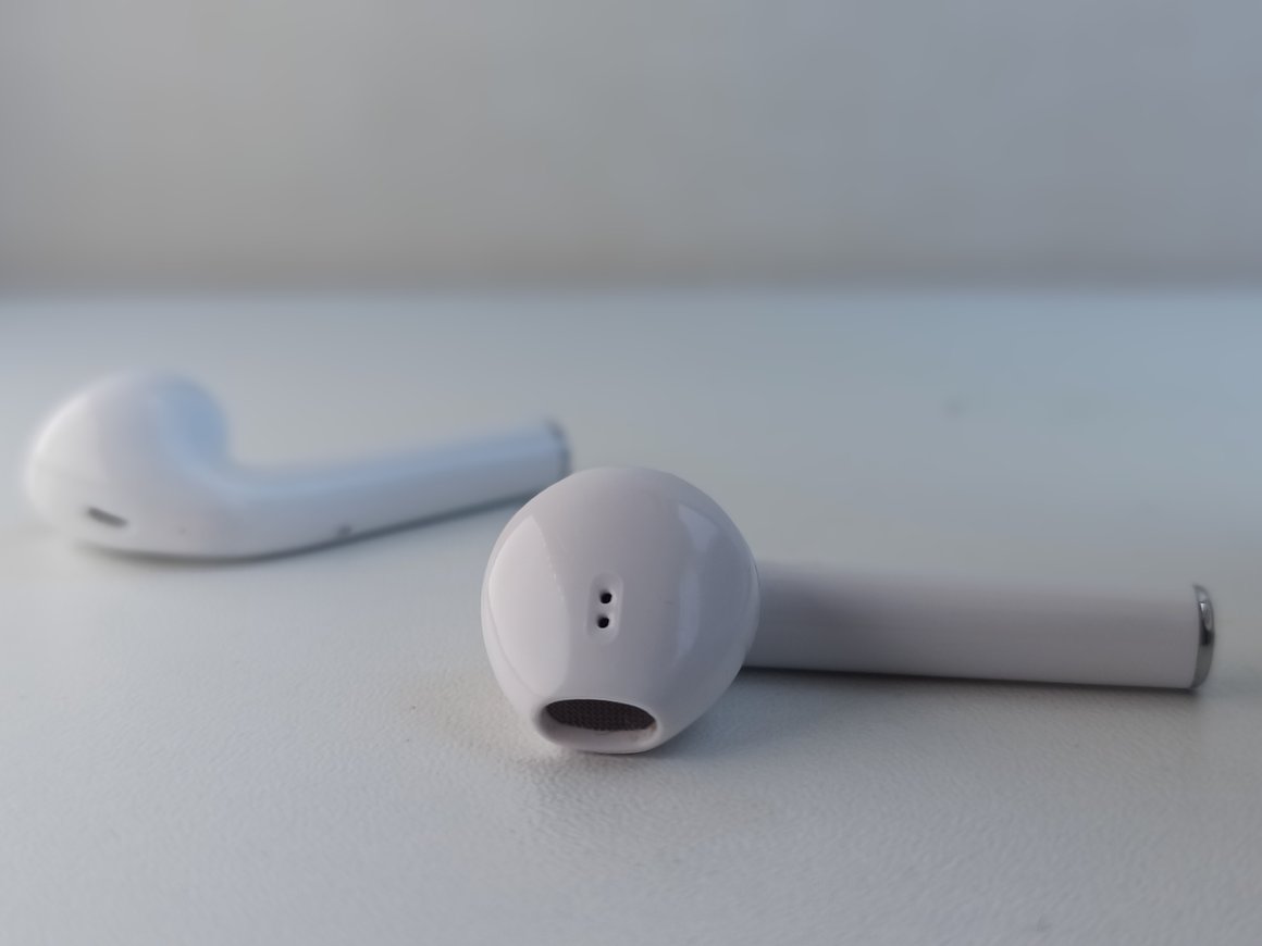 Huawei представила первые в мире беспроводные наушники с термометром