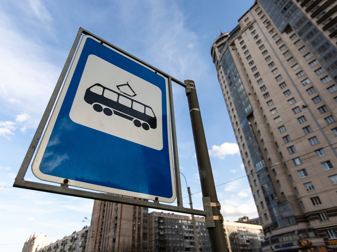 В Санкт-Петербурге рекламу бизнеса бесплатно разместят в общественном транспорте