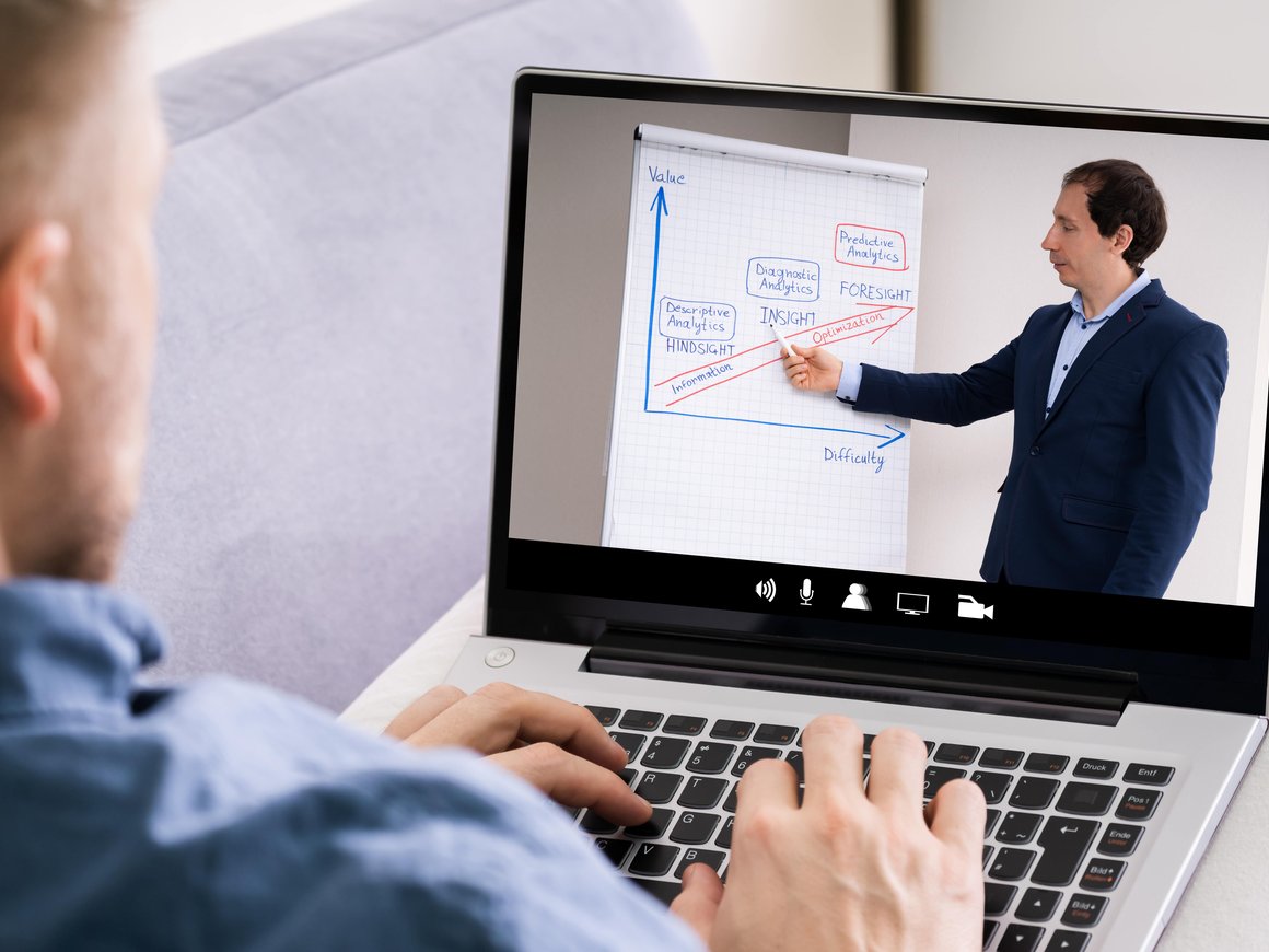 РЭШ объявила о старте нового цикла открытых лекций