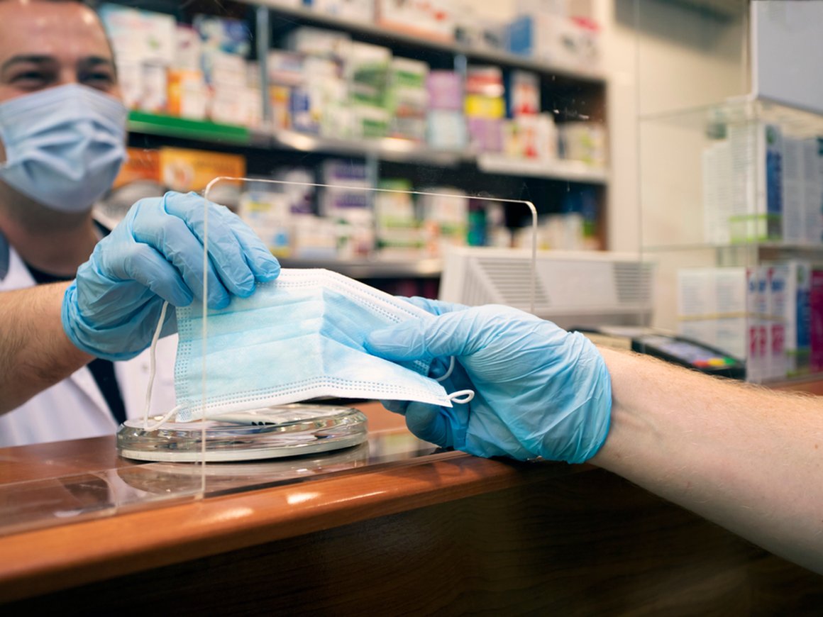 В России в 2,5 раза упали продажи медицинских масок