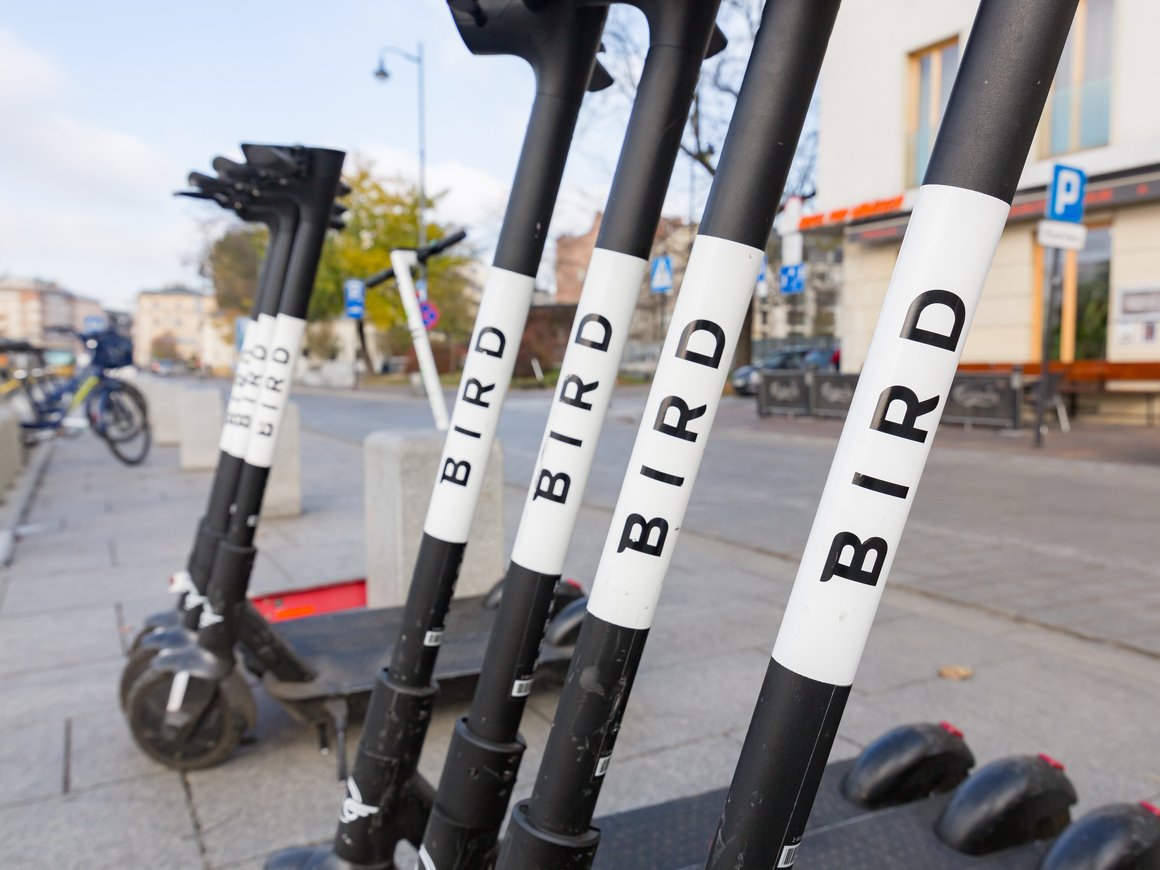 Спустя 3 дня после запуска: кикшеринг приостановил работу в канадском городе из-за воров