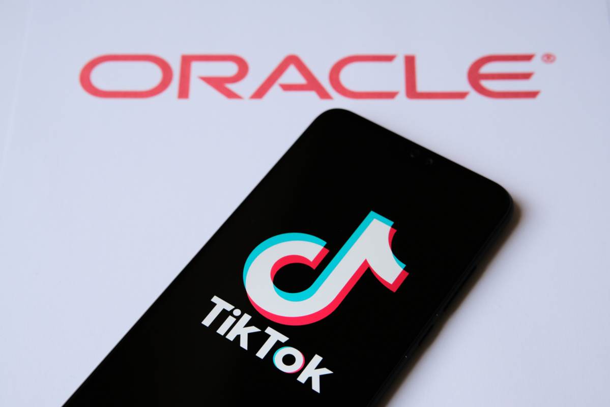 План Трампа по «спасению» TikTok предполагает передачу соцсети Oracle — СМИ
