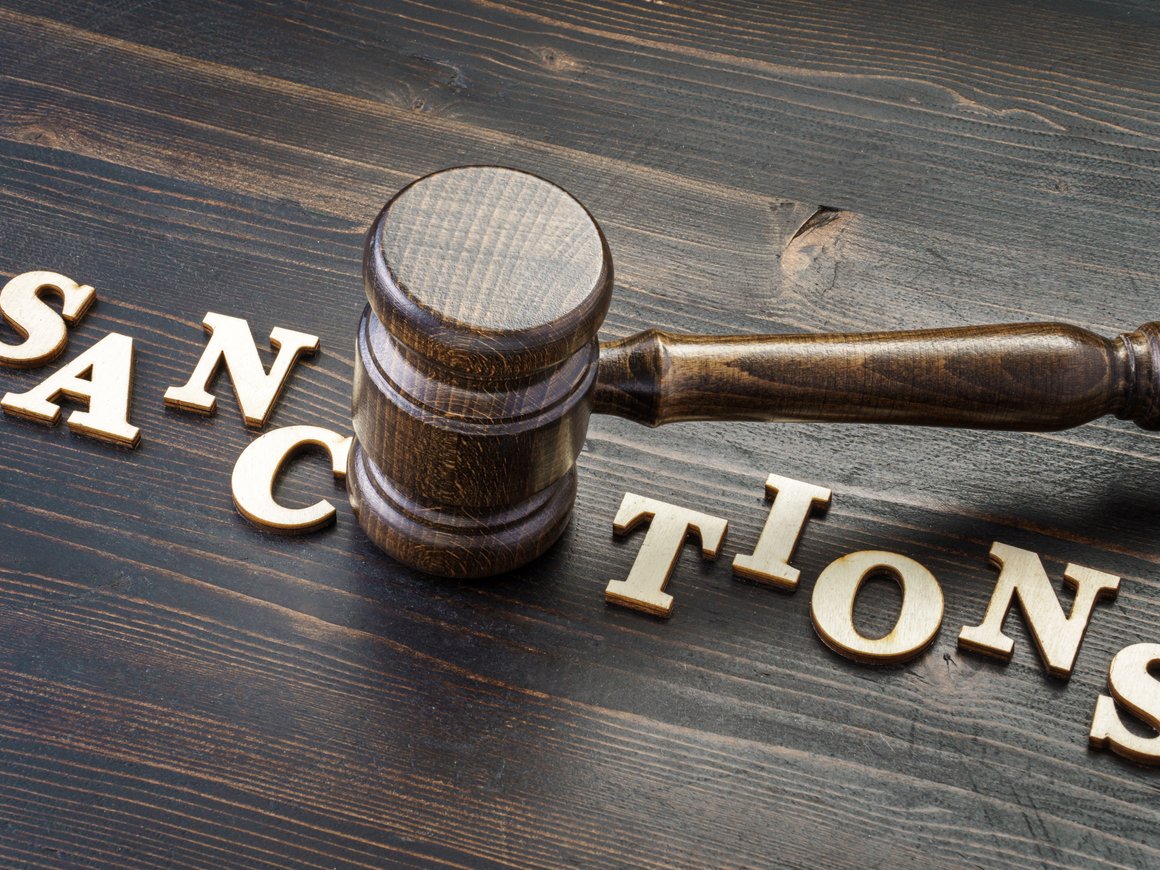 Госбанки Китая начали ограничивать работу с клиентами из РФ из-за санкций США