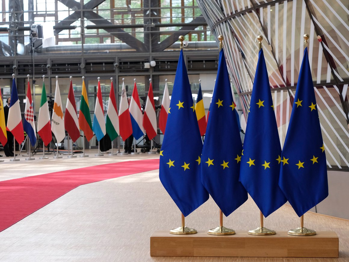 Евросоюз ввел пятый пакет санкций против России