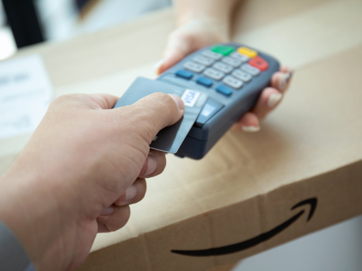 Visa поднимет комиссии за оплату картами в магазинах