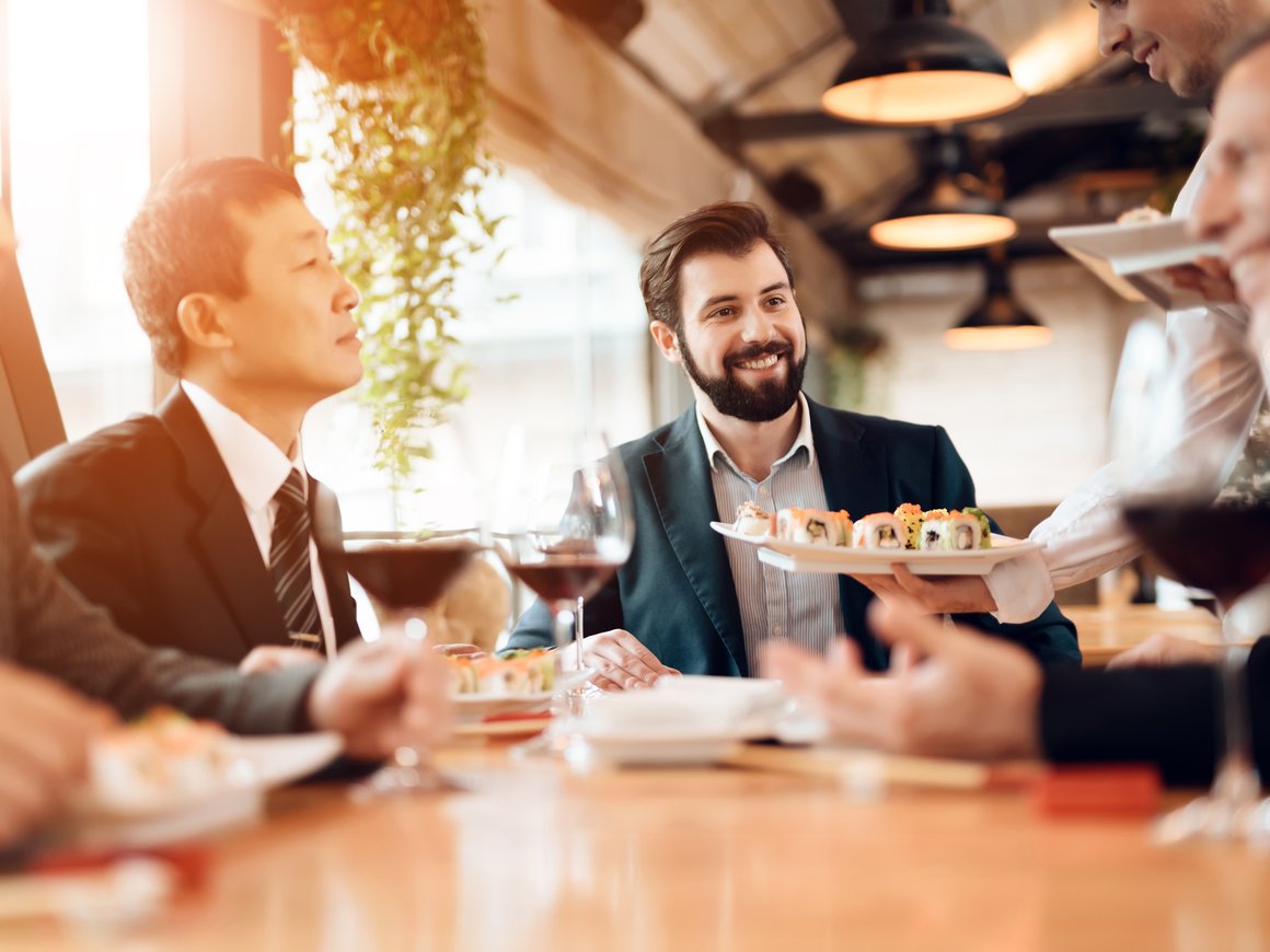 Минимум самомнения и правила этикета: пять советов по работе с Востоком