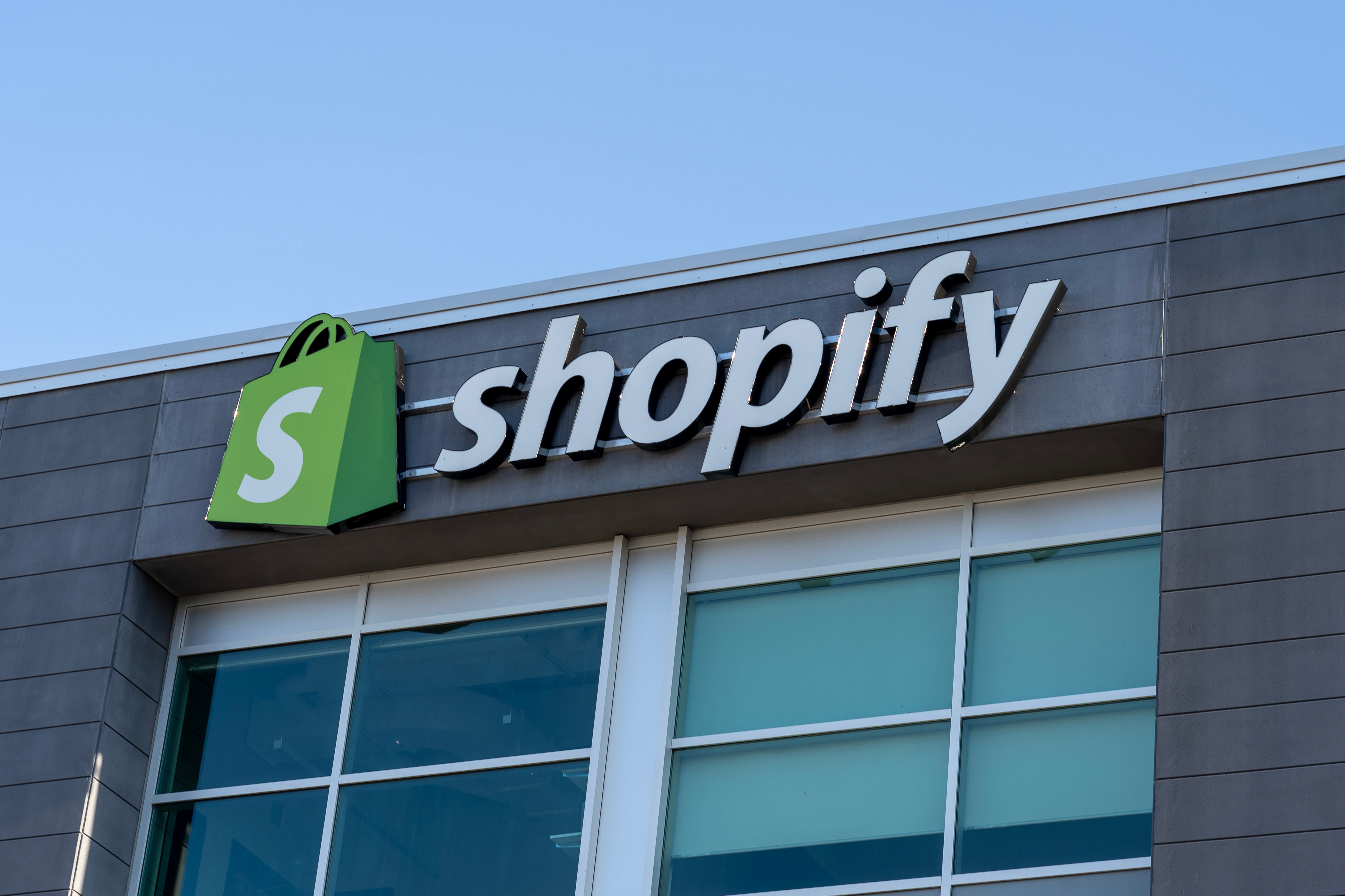 История Shopify: как магазин сноубордов превратился в экосистему онлайн-торговли