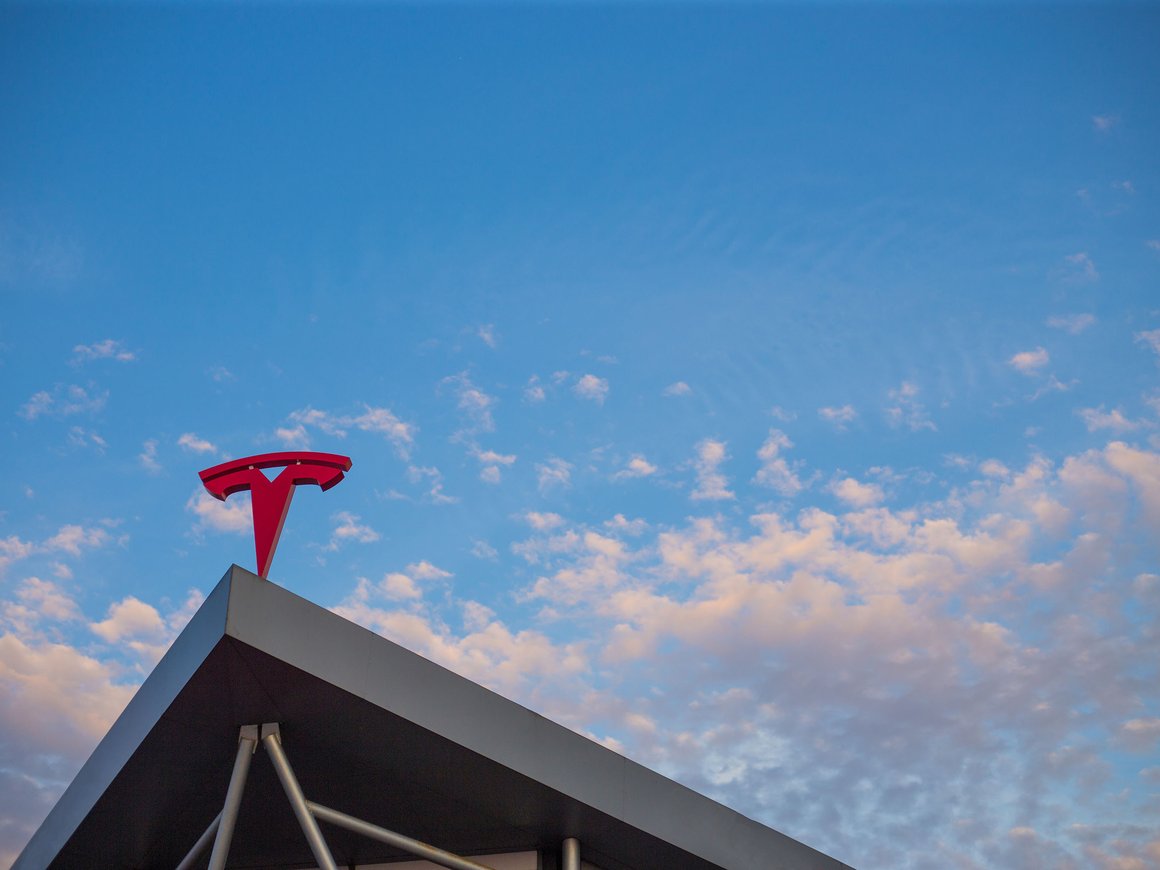 Как продвигать продукт без трат на маркетинг: 12 уроков от Tesla