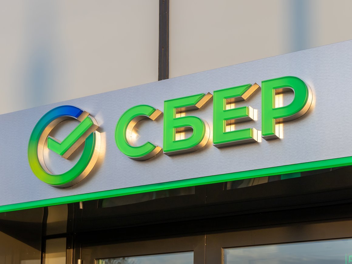 Сбербанк за первую половину 2023 года заработал рекордные 727,8 млрд рублей