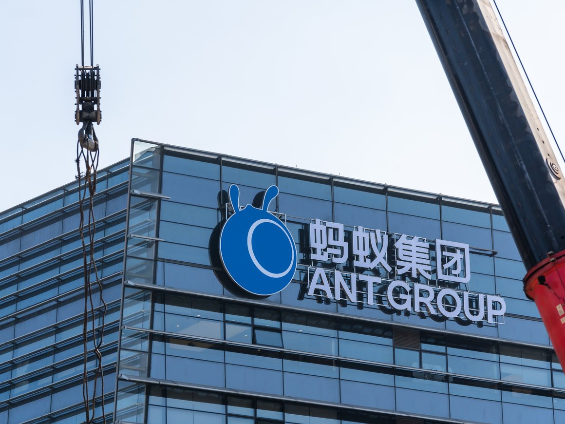 Акции Alibaba упали на 8% на фоне опровержения сообщений об IPO Ant Group