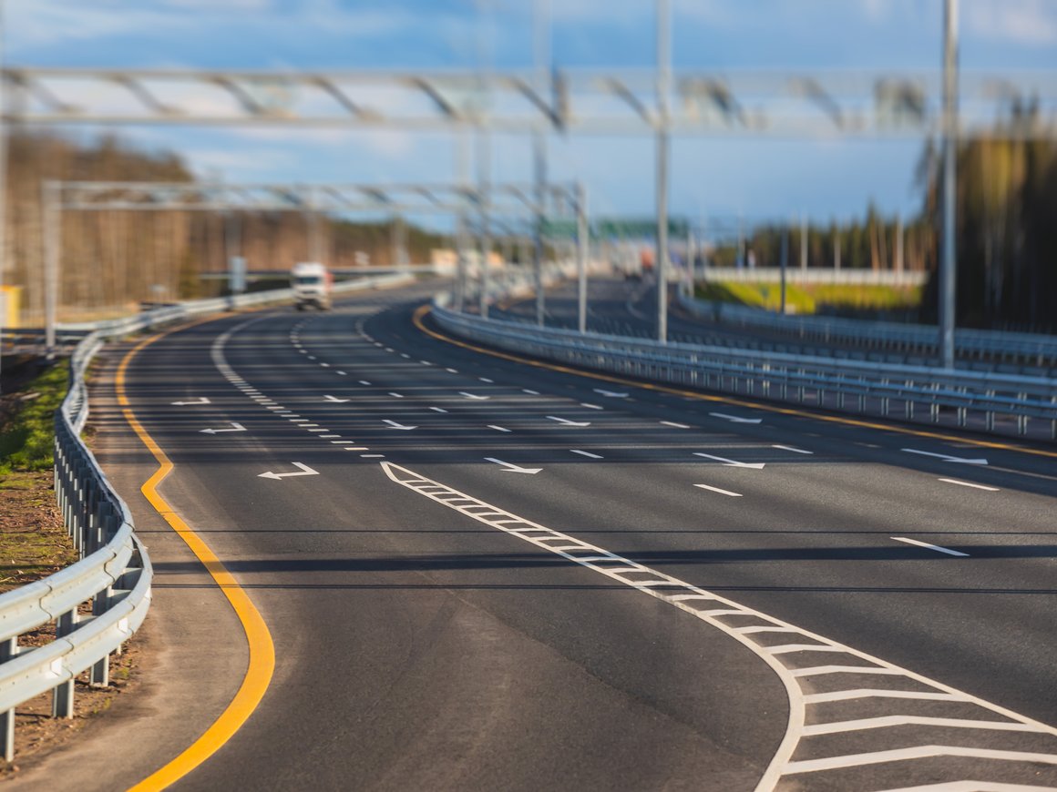 Власти продлили бесплатный проезд по федеральным трассам для электромобилей