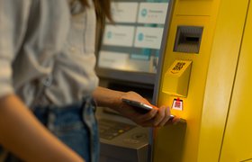 «Тинькофф» начал обменивать валюту через свои банкоматы