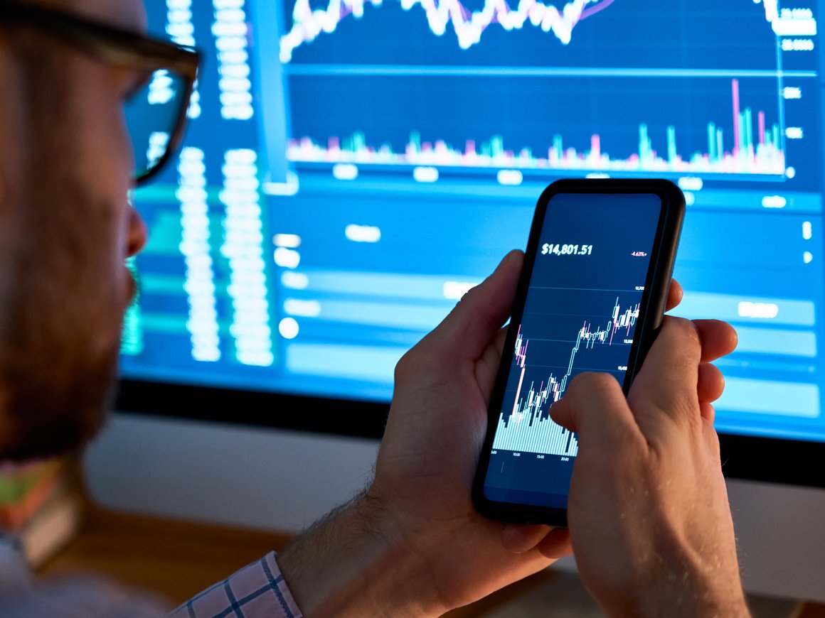 Минфин предложил проводить все криптовалютные операции через российские банки