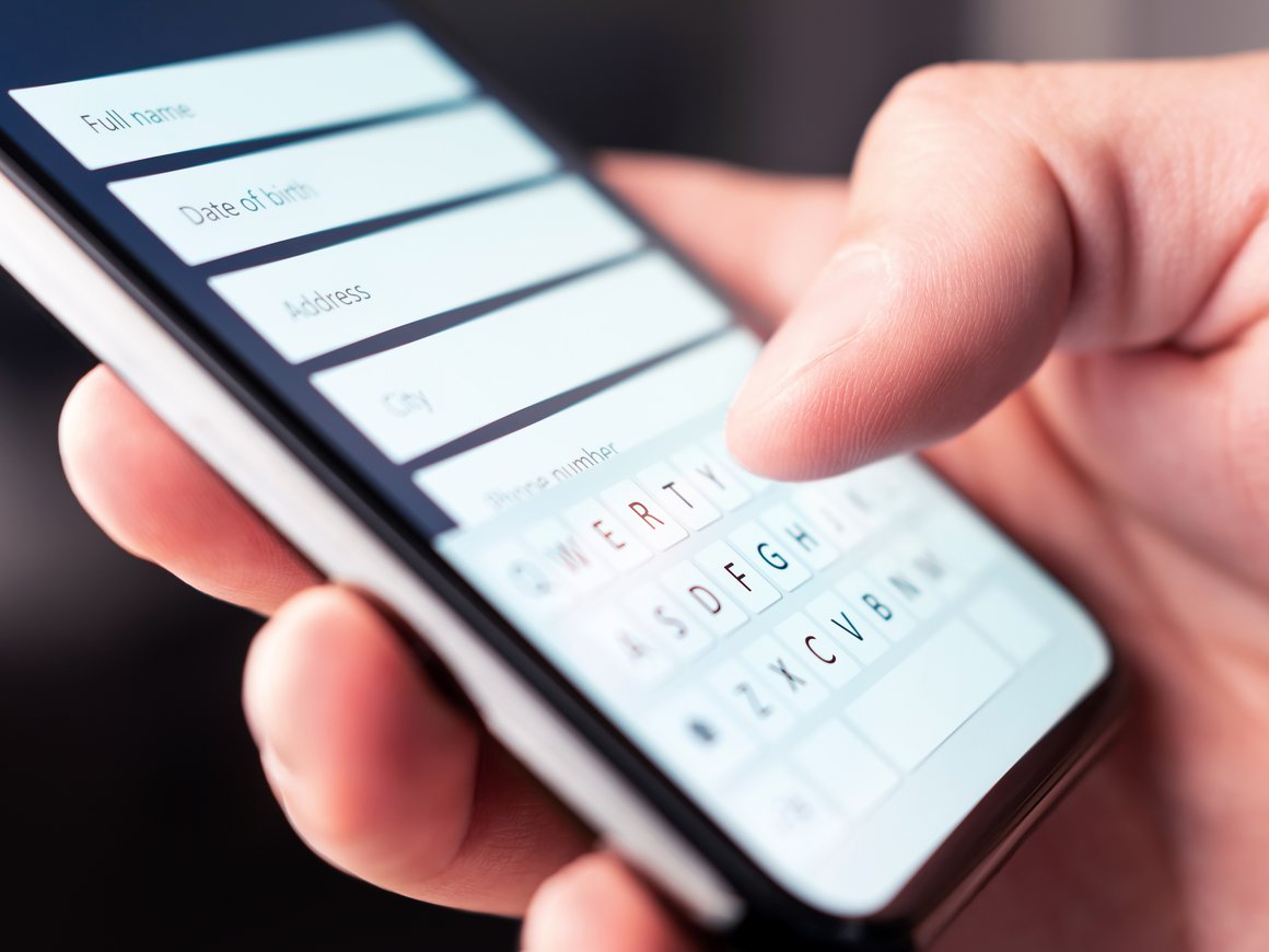 Роскомнадзор предложил проверять паспорт при регистрации в соцсетях