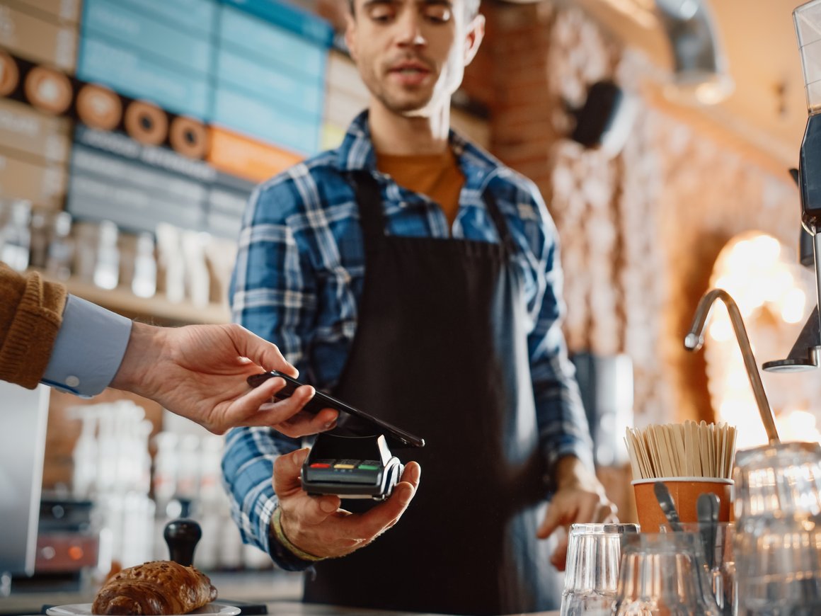 В России установили лимит на оплату платежными стикерами без PIN-кода