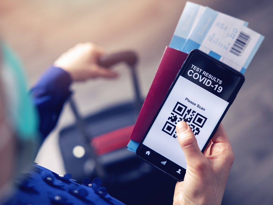 В Минцифры пояснили, как использовать сертификаты о вакцинации с «Госуслуг» для поездок за границу