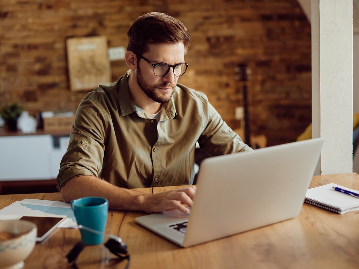 Работаете с большим количеством внештатных специалистов? Обратите внимание на Qugo