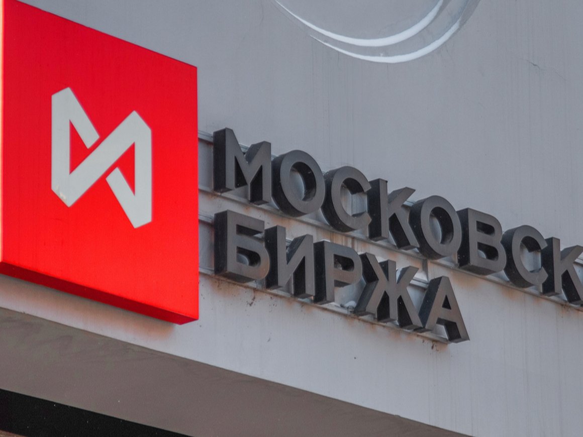 Количество инвестирующих на Мосбирже физлиц выросло на 555 тыс. до 23,5 млн