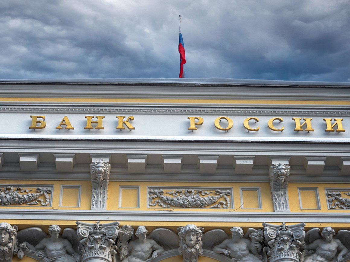 ЦБ будет вынужден продлить ограничения на выдачу наличной валюты — Набиуллина