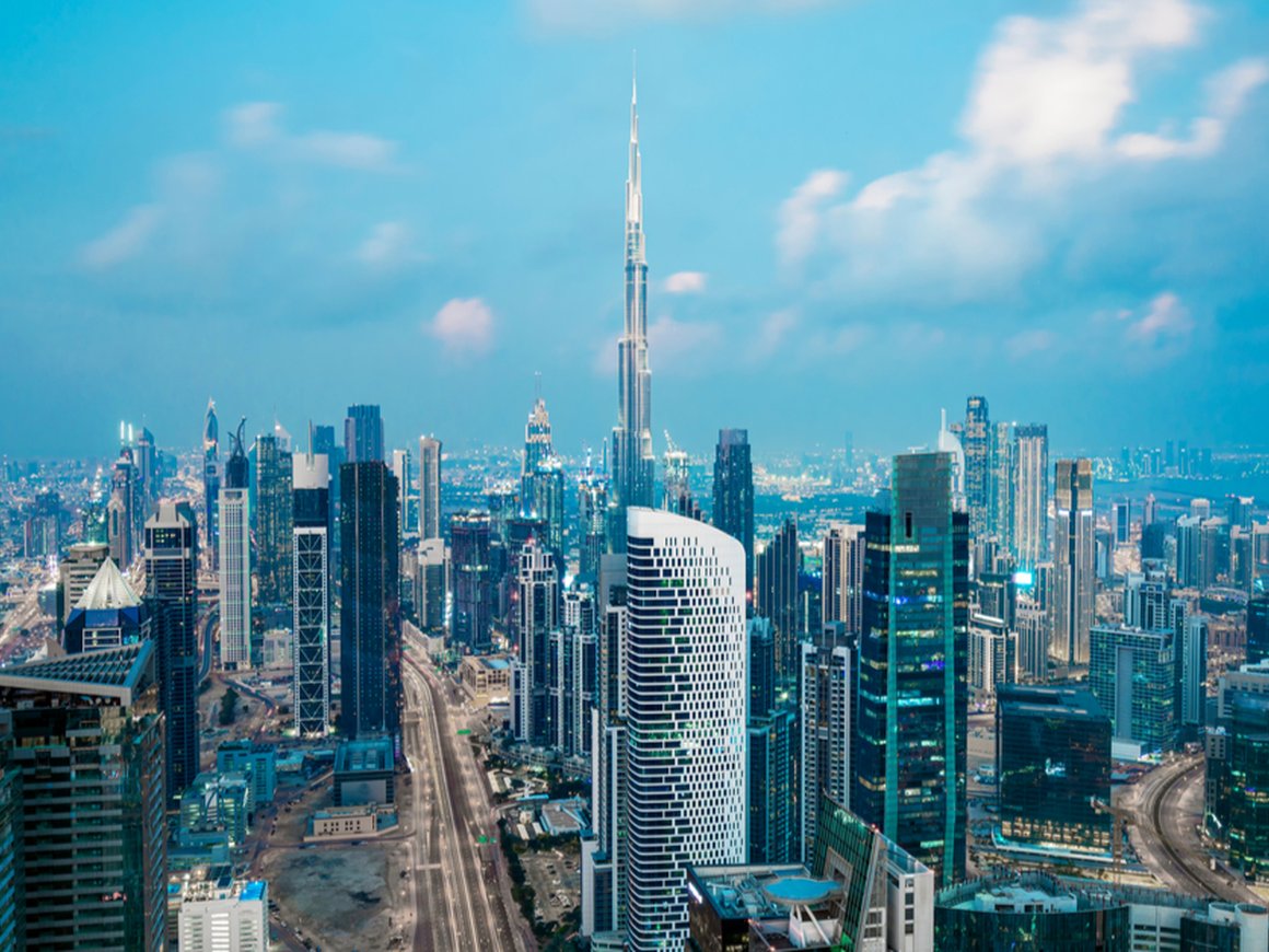 Глава суверенного фонда ОАЭ объявил о приостановке всех инвестиций в Россию