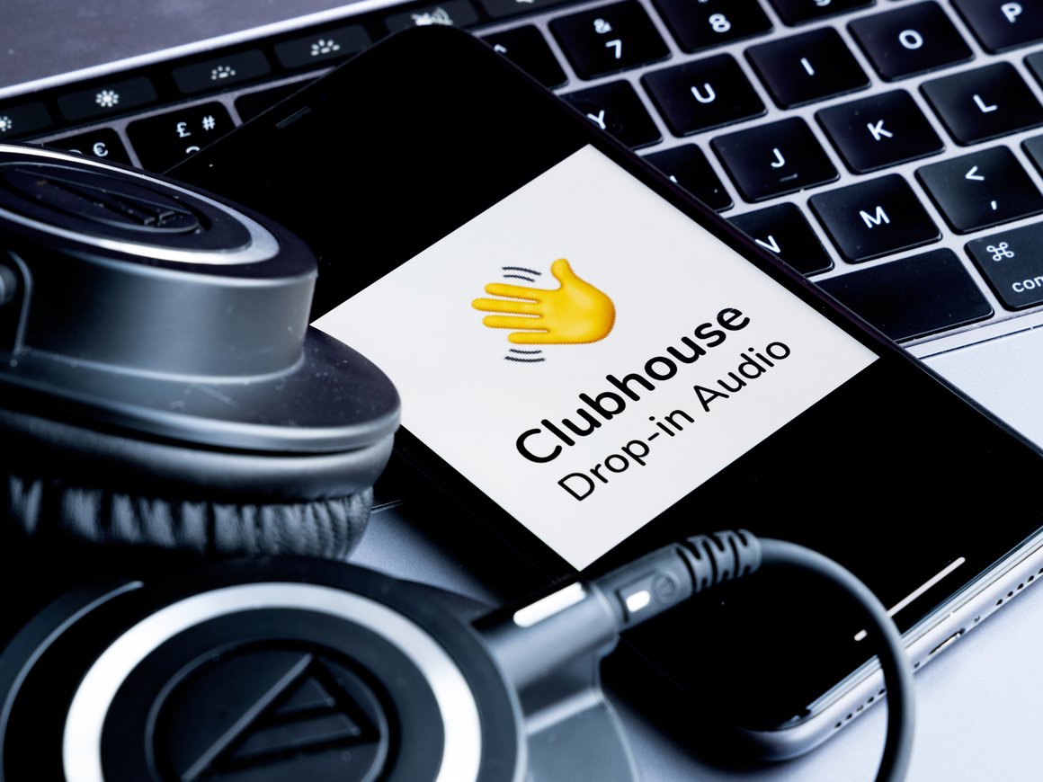 Популярная во времена COVID-19 соцсеть Clubhouse уволит половину сотрудников