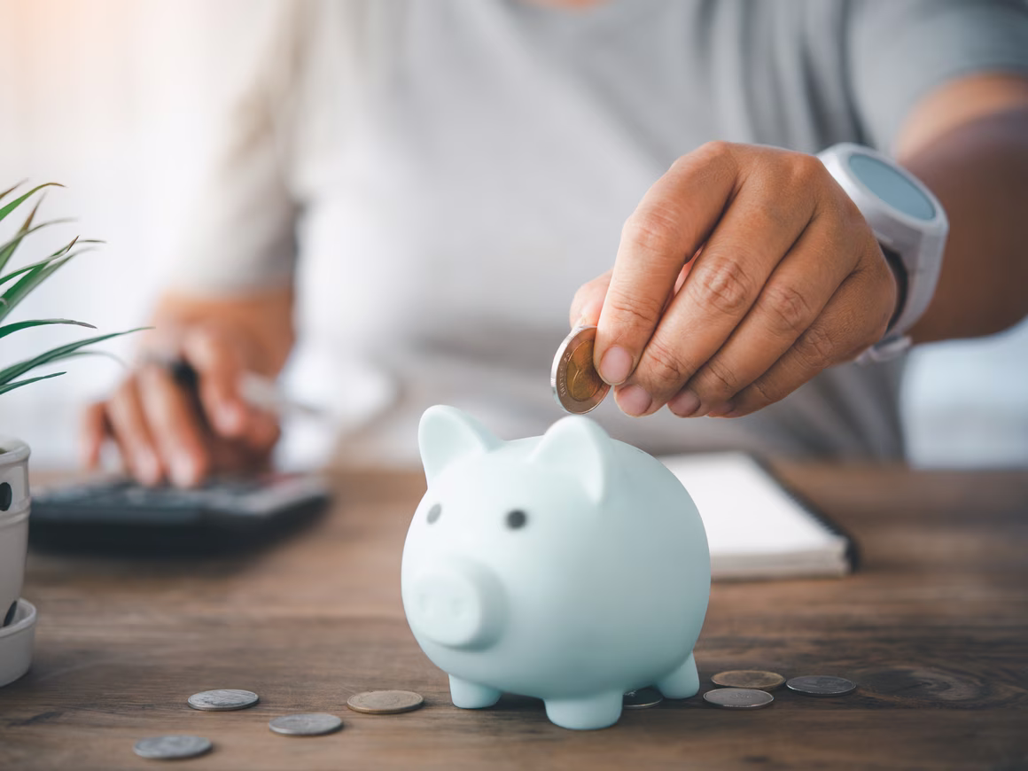 Эксперт «Выберу.ру» рассказала, где и в чем хранить сбережения в 2023 году