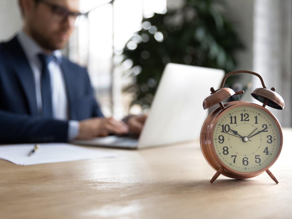 Пунктуальные россияне зарабатывают больше — исследование