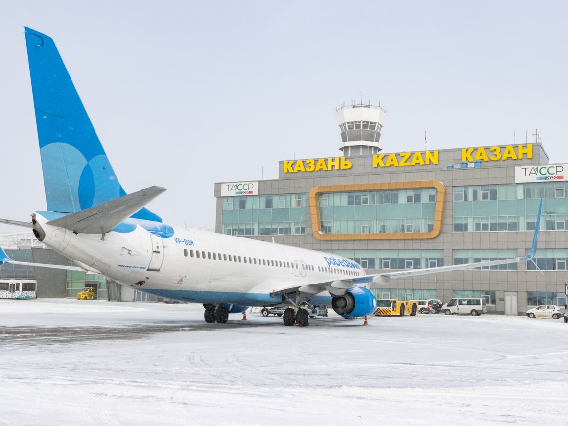 В девяти аэропортах России ограничили полеты на фоне атак БПЛА