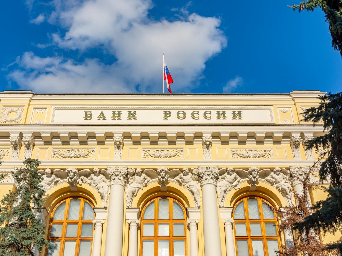 Правительство позволит ЦБ запрещать банкам сделки и операции на срок до полугода