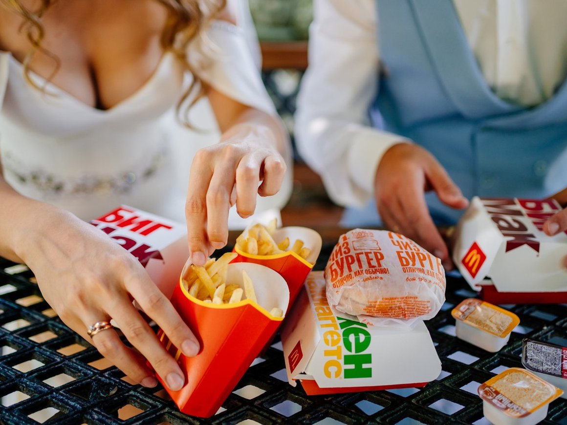 Как «Макдональдс» стал любимым местом для проведения свадеб в Китае