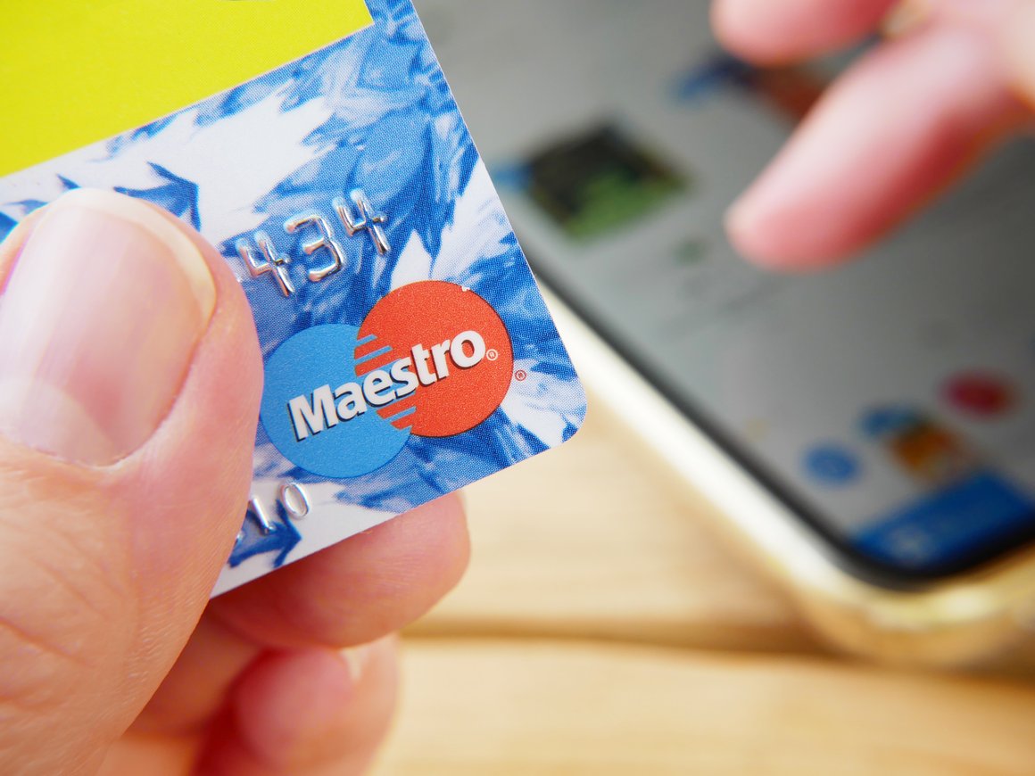 Mastercard планирует закрыть свой бренд Maestro — СМИ