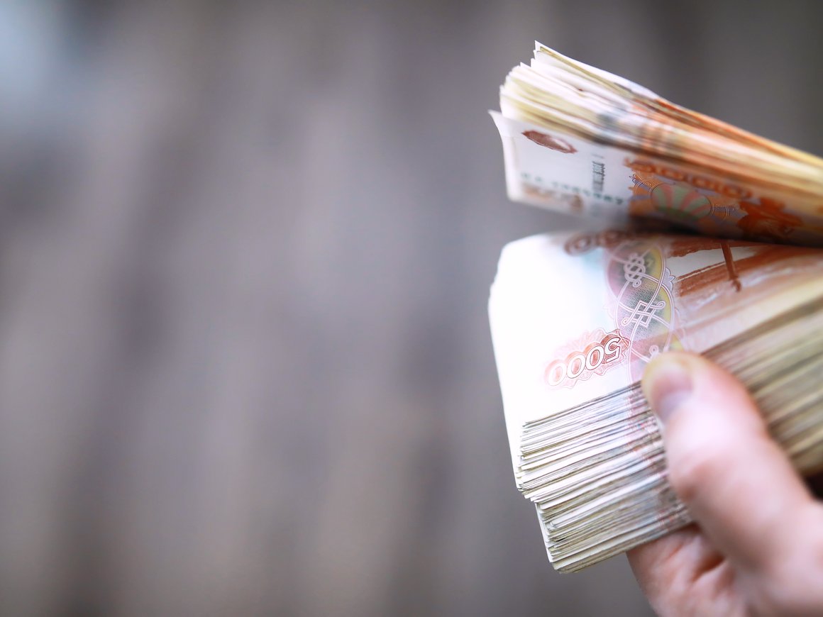 Пандемия снизила среди россиян число сторонников наличных денег