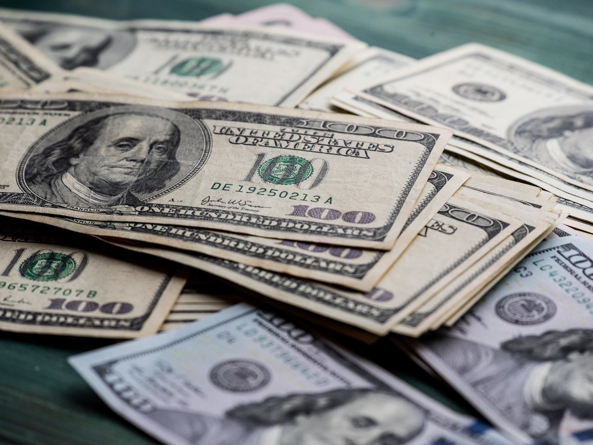 Россияне стали чаще менять валюту в 2021 году — исследование