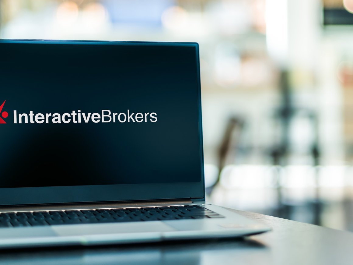 Американская Interactive Brokers запретила россиянам пополнять счета в юанях и лирах