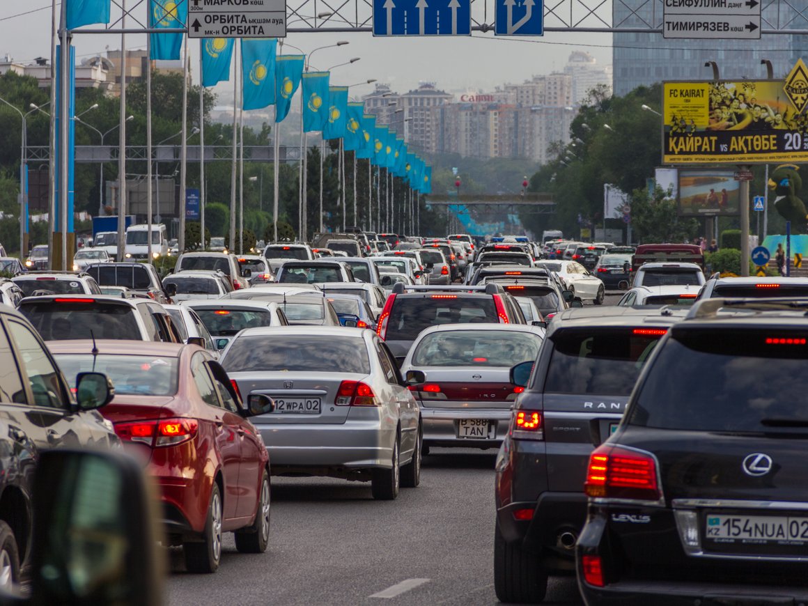 В Казахстане водителей «Яндекс Go» и inDrive могут отстранить от работы за быструю езду