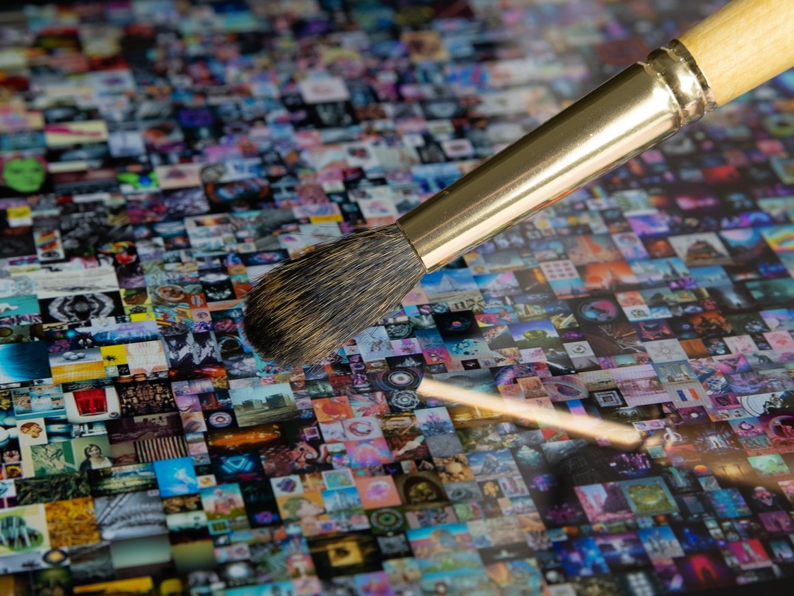 Охлаждение NFT-рынка: с апреля стоимость предметов цифрового искусства упала более чем в два раза