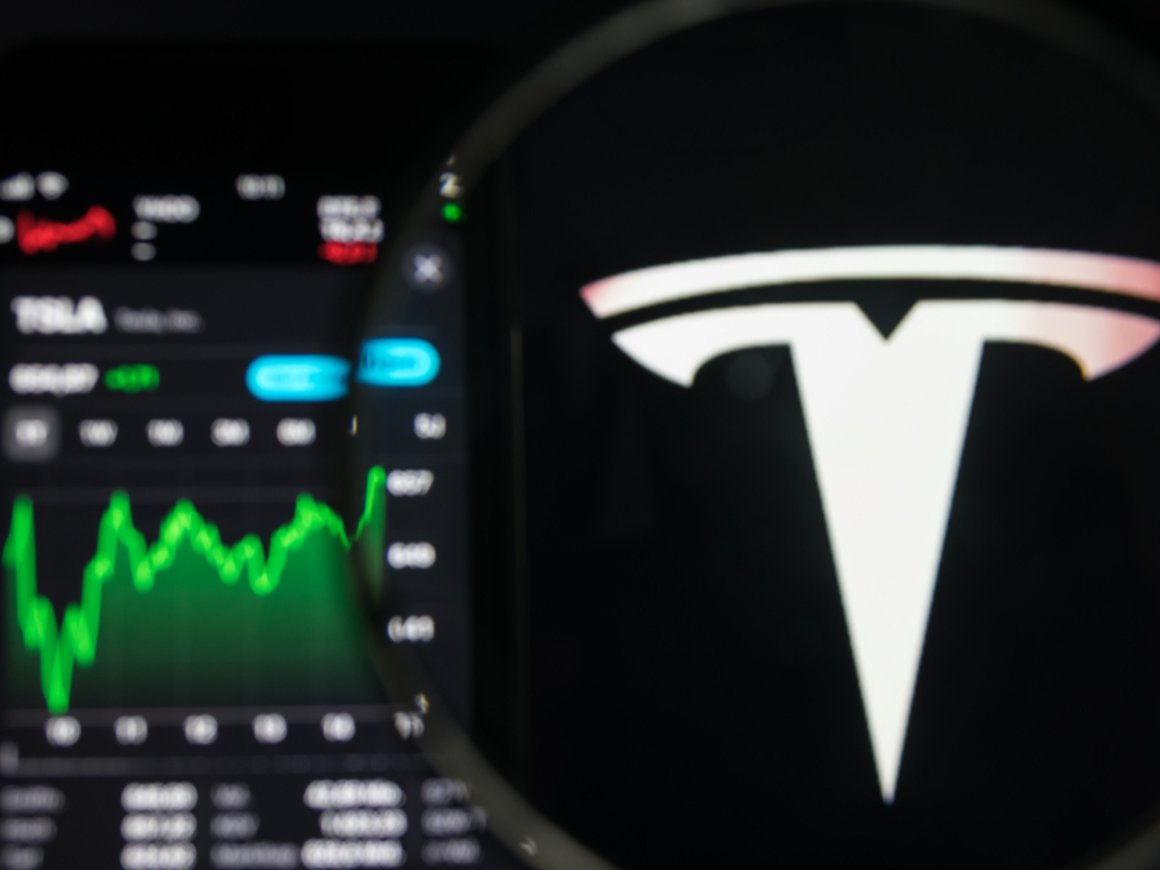 Акции Tesla рухнули после твита Илона Маска о контракте с Hertz