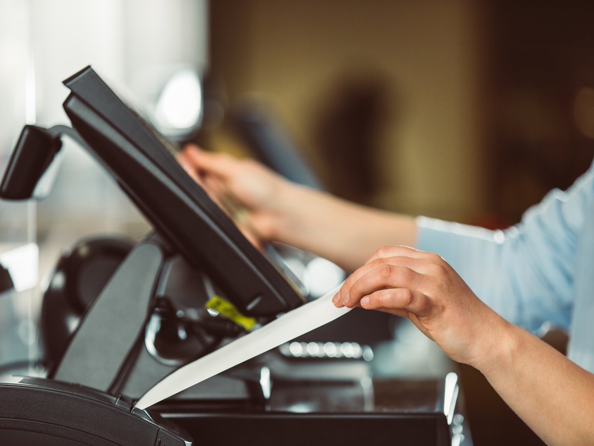 ФНС временно отменила штрафы для магазинов за отсутствие бумажного чека