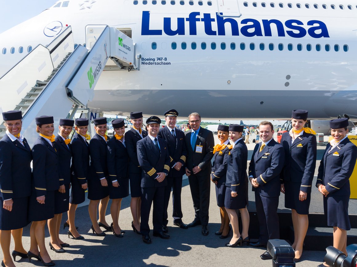 Lufthansa откажется от приветствия «Дамы и господа» из-за гендерных предрассудков