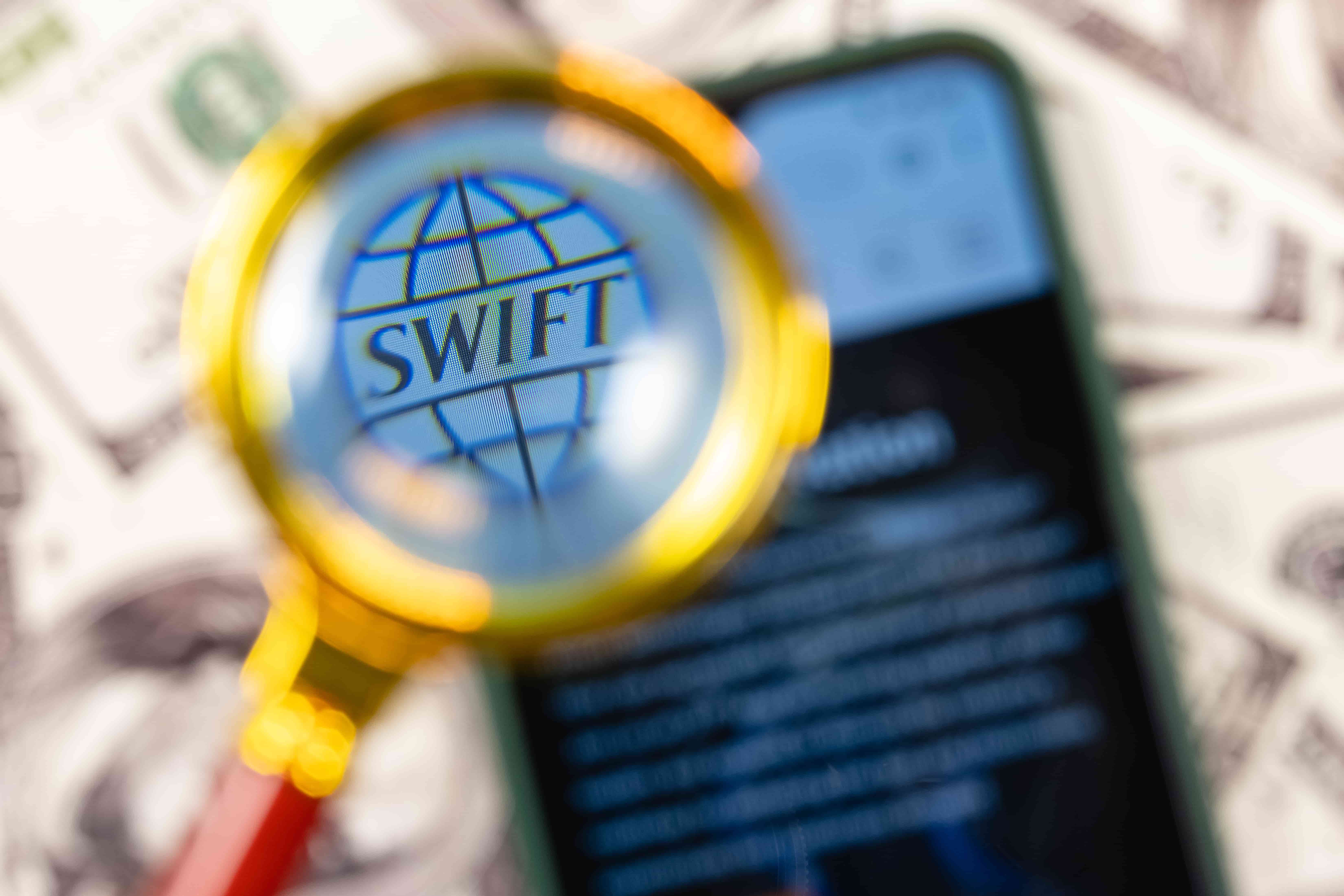SWIFT анонсировала запуск торговли криптовалютой