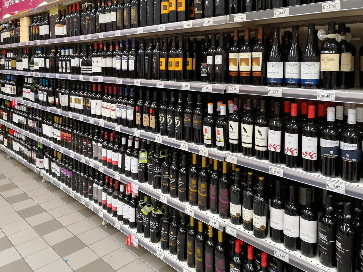 Ритейлеры попросили легализовать параллельный импорт алкоголя