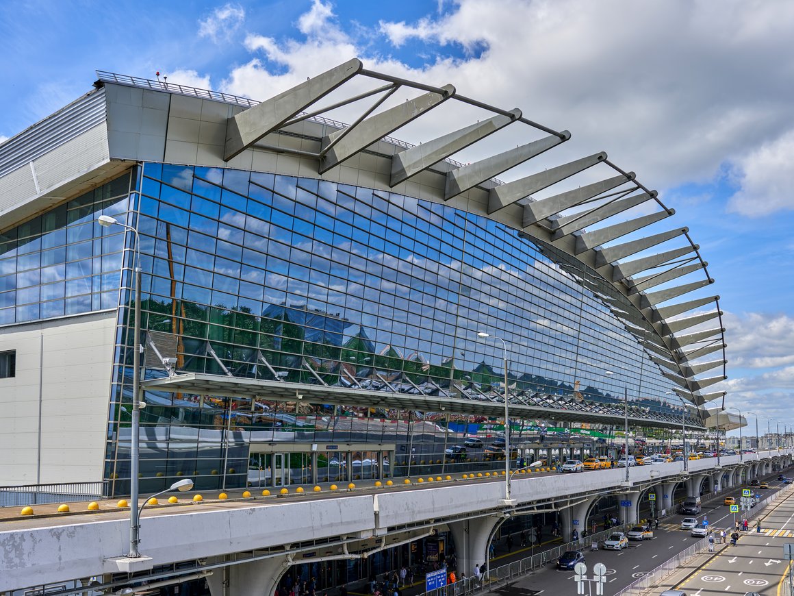 В России открыли первую станцию метро прямо в аэропорту