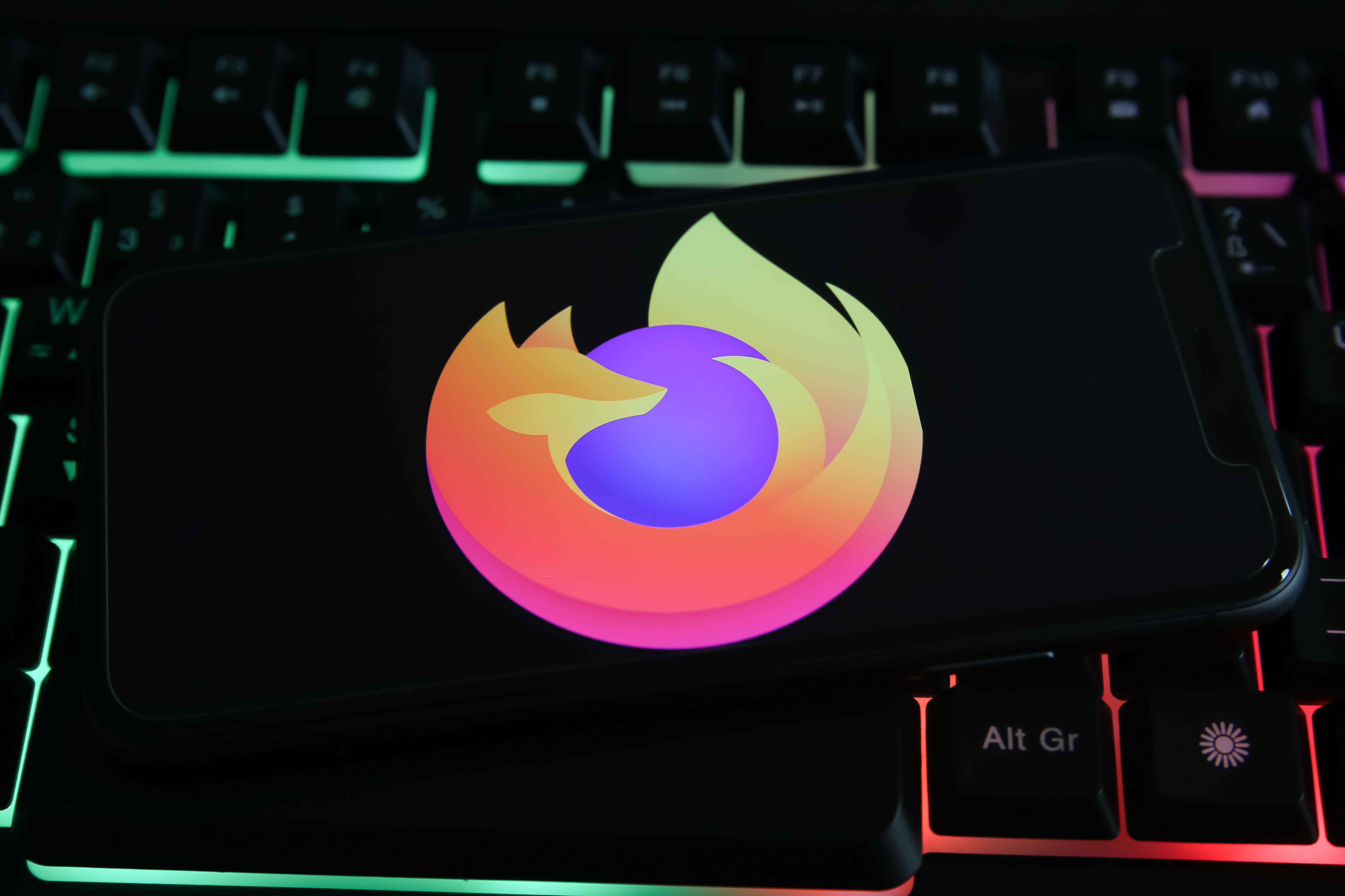 Связанные с Россией хакеры использовали уязвимости Mozila и Windows для атак