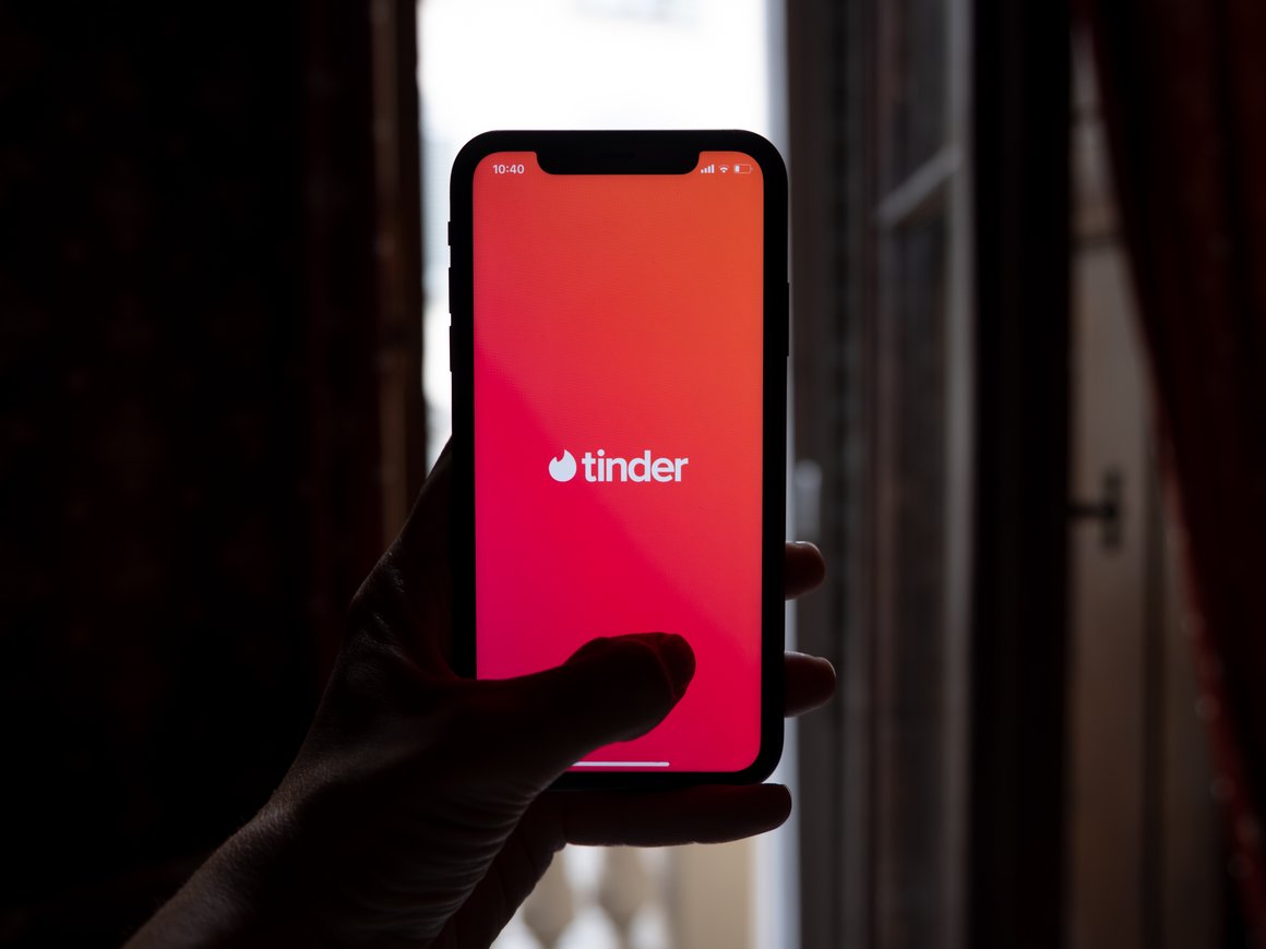 Tinder начал верифицировать пользователей по видео
