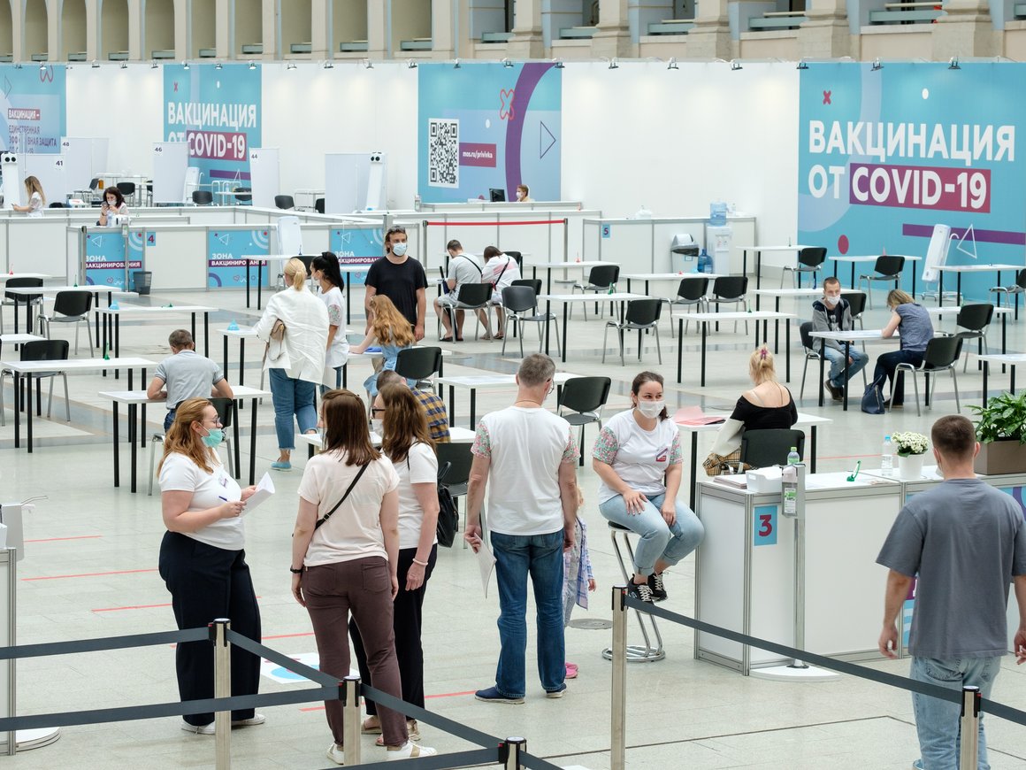 Треть жителей Москвы и Петербурга поддержали идею всеобщего тестирования на коронавирус