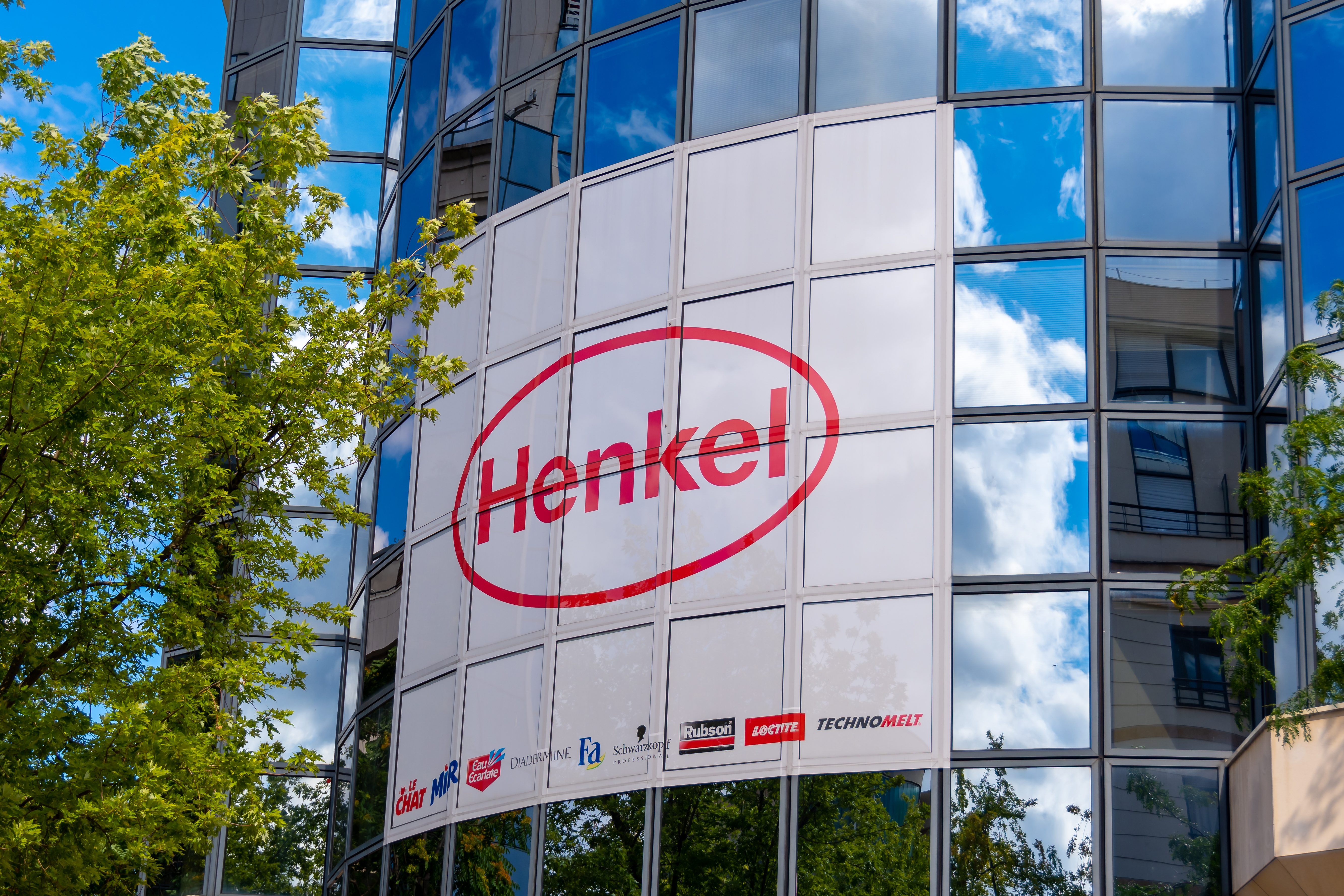 Henkel продала российский бизнес консорциуму инвесторов за 54 млрд рублей