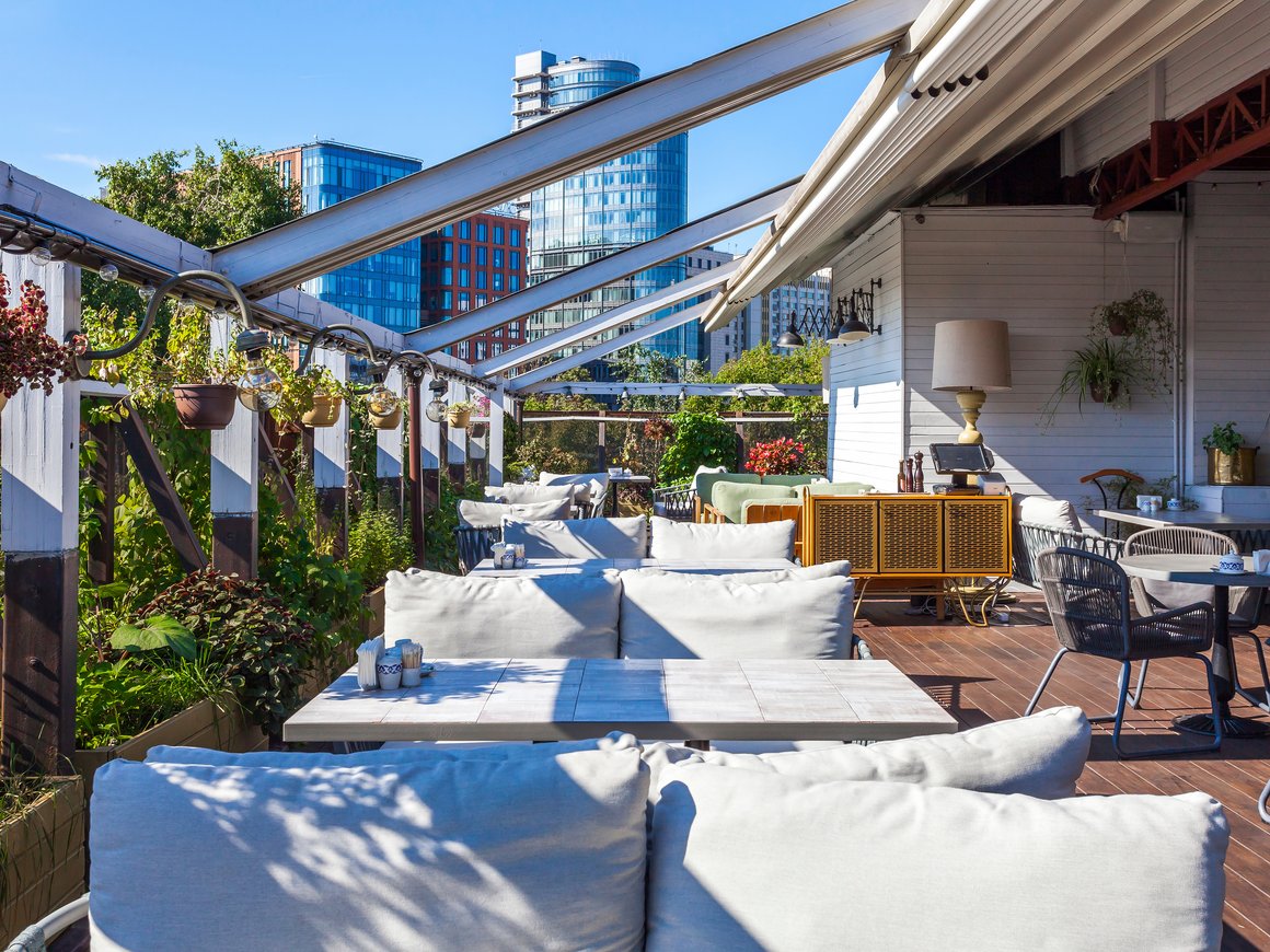 За шесть лет в Москве почти удвоилось число летних кафе