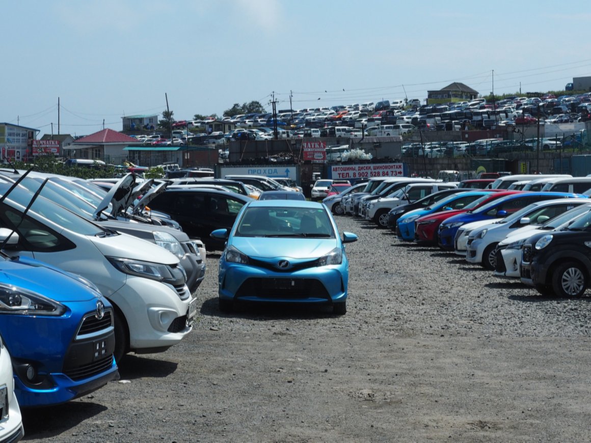 Средняя цена автомобиля с пробегом в России впервые превысила 1 млн рублей